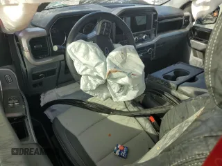 2021 Ford F-150 XL z VIN 1FTMF1C55MKE97716, wystawiony jako Copart lot #47606225 z przebiegiem Nie podano mil oraz Nie do naprawy • Non repairable. Historia ofert i sprzedaży dostępna na DreamBid. Obrazek 8.