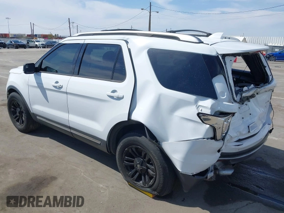 2016 Ford Explorer XLT with VIN 1FM5K8DHXGGA72450, listed as a IAAI auction lot 42019233 with 184,499 mi miles. Bid and sale history available at carsss.com. Image 3.