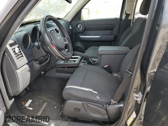 2011 Dodge Nitro SXT z VIN 1D4PT5GK0BW564938, wystawiony jako Copart lot #76313854 z przebiegiem Nie podano mil oraz Czysty tytuł • Clean title. Historia ofert i sprzedaży dostępna na DreamBid. Obrazek 7.