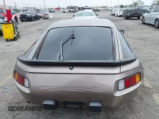 1983 Porsche 928 z VIN WP0JB0928DS860094, wystawiony jako IAAI lot #42106022 z przebiegiem 121 873 mil mil oraz . Historia ofert i sprzedaży dostępna na DreamBid. Obrazek 17.