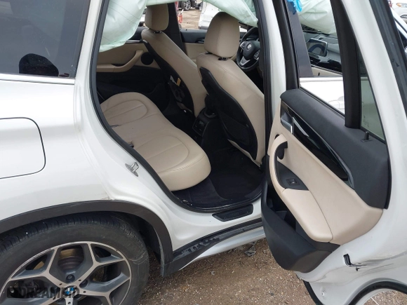 2019 BMW X1 xDrive28i with VIN WBXHT3C51K5L90392, listed as a IAAI auction lot 41571403 with 96,732 mi miles. Bid and sale history available at carsss.com. Image 8.