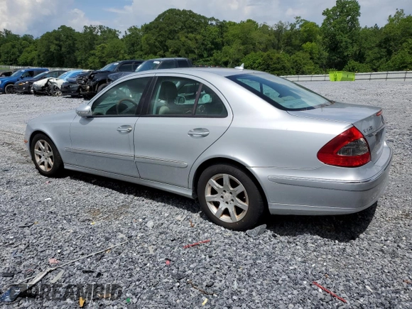 2008 Mercedes-Benz E 320 with VIN WDBUF22X58B266439, listed as a Copart auction lot 61152695 with 82,576 mi miles and Salvage title. Bid and sale history available at DreamBid. Image 2.