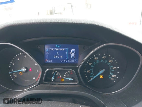 2013 Ford Focus SE z VIN 1FADP3F25DL189133, wystawiony jako IAAI lot #42438118 z przebiegiem 122 350 mil mil oraz . Historia ofert i sprzedaży dostępna na DreamBid. Obrazek 7.