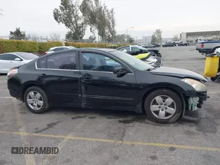 2007 Nissan Altima 2.5 with VIN 1N4AL21E67N483630, listed as a IAAI auction lot 41725228 with 135,792 mi miles. Bid and sale history available at carsss.com. Image 13.