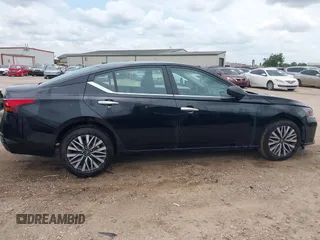 2025 Nissan Altima SV with VIN 1N4BL4DW1SN348584, listed as a IAAI auction lot 42153182 with 9,047 mi miles and . Bid and sale history available at DreamBid. Image 13.