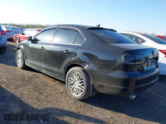 2013 Volkswagen Jetta SE z VIN 3VWDP7AJ4DM354519, wystawiony jako IAAI lot #42001917 z przebiegiem 130 851 mil mil oraz . Historia ofert i sprzedaży dostępna na DreamBid. Obrazek 3.