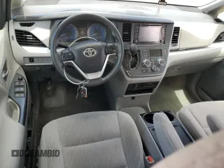 2018 Toyota Sienna LE Auto Access Seat with VIN 5TDKZ3DC3JS958245, listed as a Copart auction lot 53751565 with 91,101 mi miles and Salvage Title. Bid and sale history available at carsss.com. Image 8.