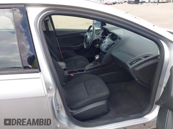 2018 Ford Focus SE with VIN 1FADP3F2XJL246535, listed as a IAAI auction lot 41687682 with 29,980 mi miles. Bid and sale history available at carsss.com. Image 5.