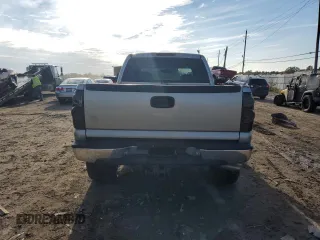2002 Chevrolet Silverado 1500HD LT with VIN 1GCGK13U22F226215, listed as a Copart auction lot 67556633 with 237,272 mi miles and Salvage Title. Bid and sale history available at DreamBid. Image 6.