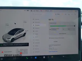 2023 Tesla Model 3 z VIN 5YJ3E1EA8PF384806, wystawiony jako IAAI lot #42526063 z przebiegiem 95 389 mil mil oraz . Historia ofert i sprzedaży dostępna na DreamBid. Obrazek 17.