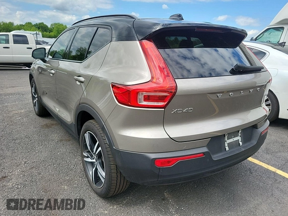 2022 Volvo XC40 R-Design с VIN YV4162UM2N2769099, выставлен на аукционе IAAI как лот 42455853 с пробегом 92 375 миль миль и . История ставок и продаж доступна на DreamBid. Изображение 1.