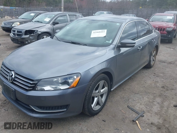 2013 Volkswagen Passat SE с VIN 1VWBP7A35DC022003, выставлен на аукционе IAAI как лот 41960412 с пробегом 243 985 миль миль и . История ставок и продаж доступна на DreamBid. Изображение 2.