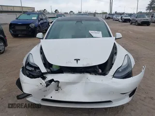 2022 Tesla Model 3 Long Range z VIN 5YJ3E1EB9NF115364, wystawiony jako IAAI lot #41618947 z przebiegiem 58 196 mil mil oraz . Historia ofert i sprzedaży dostępna na DreamBid. Obrazek 11.