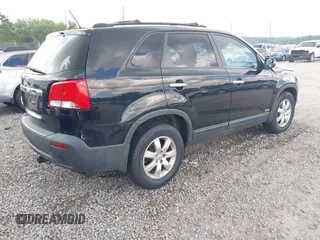 2013 Kia Sorento LX with VIN 5XYKTDA68DG408823, listed as a IAAI auction lot 42554361 with 221,917 mi miles and . Bid and sale history available at DreamBid. Image 4.