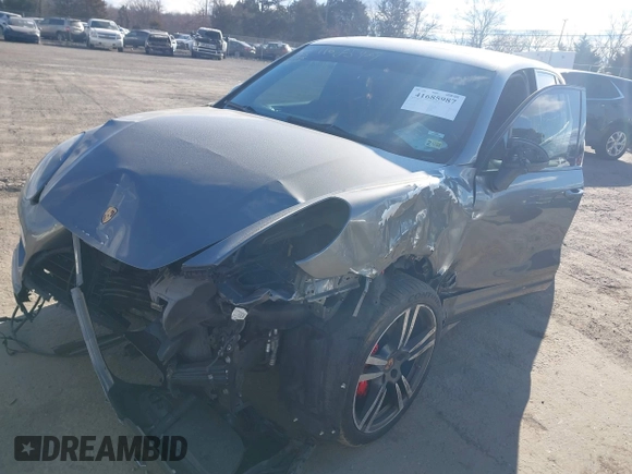 2014 Porsche Cayenne GTS z VIN WP1AD2A27ELA75187, wystawiony jako IAAI lot #41685987 z przebiegiem 77 962 mil mil oraz . Historia ofert i sprzedaży dostępna na DreamBid. Obrazek 18.