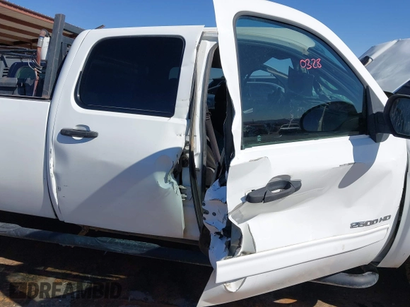 2013 Chevrolet Silverado 2500HD LT with VIN 1GC1CXCG4DF198324, listed as a IAAI auction lot 41883232 with 1 mi miles. Bid and sale history available at carsss.com. Image 17.