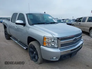 2011 Chevrolet Silverado 1500 LT with VIN 3GCPCSE06BG266809, listed as a IAAI auction lot 41840007 with 179,189 mi miles. Bid and sale history available at carsss.com. Image 1.