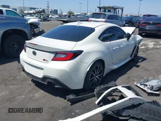 2023 Toyota 86 z VIN JF1ZNBC13P8762393, wystawiony jako IAAI lot #42202061 z przebiegiem 9 870 mil mil oraz . Historia ofert i sprzedaży dostępna na DreamBid. Obrazek 4.