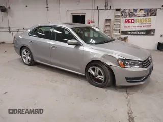 2014 Volkswagen Passat SE z VIN 1VWBT7A31EC102802, wystawiony jako IAAI lot #41344543 z przebiegiem 106 758 mil mil oraz . Historia ofert i sprzedaży dostępna na DreamBid. Obrazek 1.