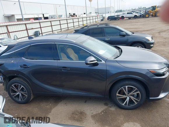 2024 Lexus RX 350 z VIN JTJCHMAA3R2015224, wystawiony jako IAAI lot #41066371 z przebiegiem 8719 mil mil oraz . Historia ofert i sprzedaży dostępna na DreamBid. Obrazek 13.