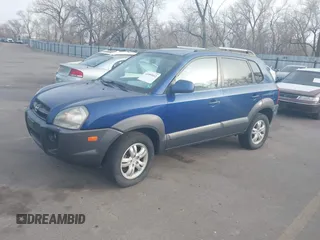 2008 Hyundai Tucson SE with VIN KM8JN12D58U860889, listed as a IAAI auction lot 41884642 with 236,648 mi miles. Bid and sale history available at carsss.com. Image 2.