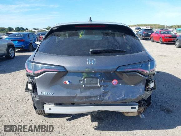 2025 Honda HR-V EX-L z VIN 3CZRZ1H72SM700908, wystawiony jako IAAI lot #41172857 z przebiegiem 6229 mil mil oraz . Historia ofert i sprzedaży dostępna na DreamBid. Obrazek 17.