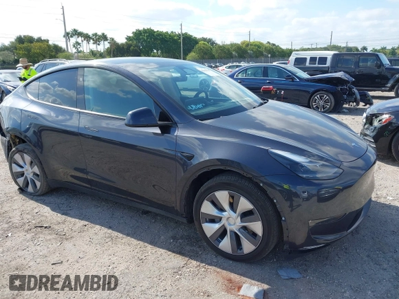 2024 Tesla Model Y Long Range z VIN 7SAYGDEE0RA263842, wystawiony jako IAAI lot #42106339 z przebiegiem 48 447 mil mil oraz . Historia ofert i sprzedaży dostępna na DreamBid. Obrazek 1.