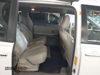 2012 Toyota Sienna XLE AAS z VIN 5TDYK3DC2CS196897, wystawiony jako IAAI lot #41762345 z przebiegiem 183 188 mil mil oraz . Historia ofert i sprzedaży dostępna na DreamBid. Obrazek 8.