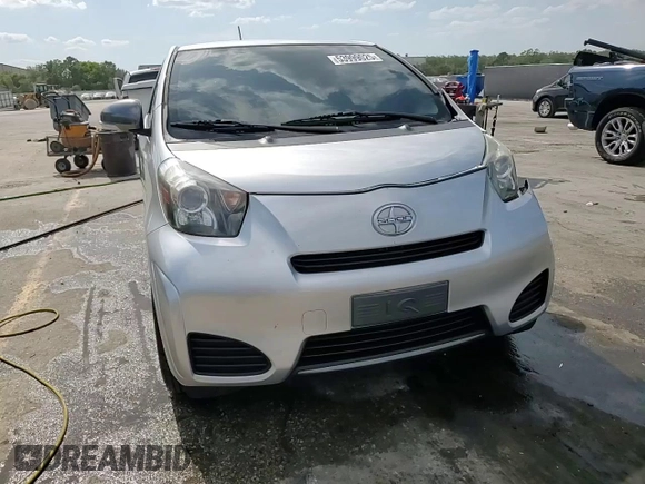 2013 Scion iQ z VIN JTNJJXB08DJ023545, wystawiony jako Copart lot #53999025 z przebiegiem 149 895 mil mil oraz Szkoda całkowita • Salvage title. Historia ofert i sprzedaży dostępna na DreamBid. Obrazek 13.