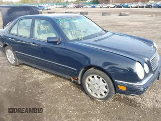 1999 Mercedes-Benz E-Class with VIN WDBJF65H1XA817789, listed as a IAAI auction lot 41818511 with 999,999 mi miles. Bid and sale history available at carsss.com. Image 1.