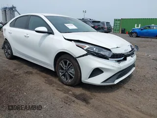 2024 Kia Forte LXS z VIN 3KPF24AD8RE742602, wystawiony jako IAAI lot #42473045 z przebiegiem 8 775 mil mil oraz . Historia ofert i sprzedaży dostępna na DreamBid. Obrazek 1.