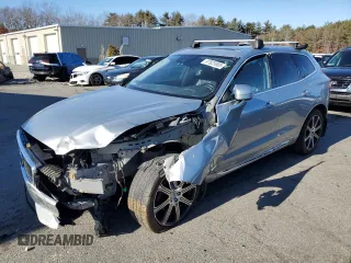 2018 Volvo XC60 Inscription with VIN YV4102RL8J1065927, listed as a Copart auction lot 87825905 with 0 mi miles and Salvage Title. Bid and sale history available at carsss.com. Image 1.