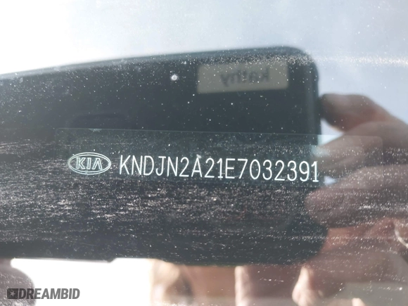 2014 Kia Soul with VIN KNDJN2A21E7032391, listed as a IAAI auction lot 42035942 with 102,735 mi miles. Bid and sale history available at carsss.com. Image 9.