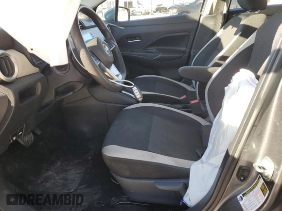 2020 Nissan Versa SV z VIN 3N1CN8EV4LL841122, wystawiony jako Copart lot #47425945 z przebiegiem 104 105 mil mil oraz Szkoda całkowita • Salvage title. Historia ofert i sprzedaży dostępna na DreamBid. Obrazek 7.
