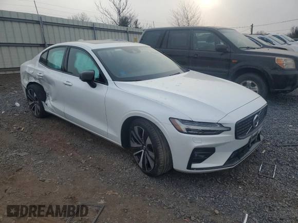 2022 Volvo S60 Momentum with VIN 7JRL12TZ5NG160844, listed as a Copart auction lot 88530585 with 0 mi miles and Salvage Title. Bid and sale history available at carsss.com. Image 4.