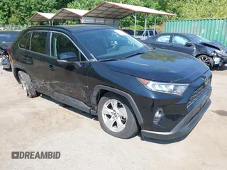 2020 Toyota RAV4 XLE with VIN 2T3P1RFV7LW111230, listed as a IAAI auction lot 40012870 with 22,444 mi miles. Bid and sale history available at carsss.com. Image 1.
