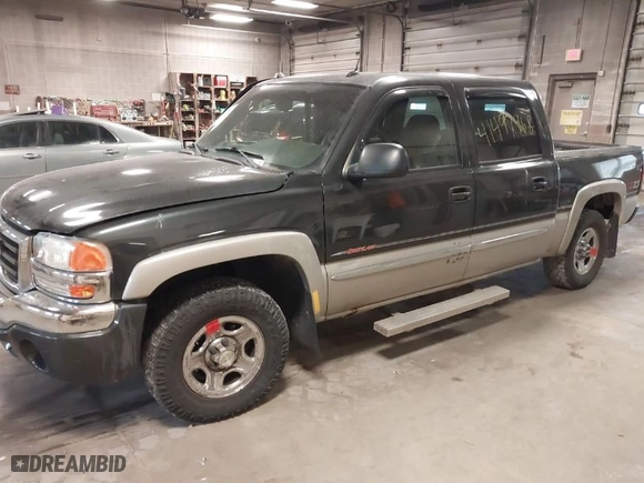 2004 GMC Sierra 1500 Crew Cab SLE with VIN 2GTEK13T741338064, listed as a IAAI auction lot 41497968 with 198,869 mi miles. Bid and sale history available at carsss.com. Image 2.