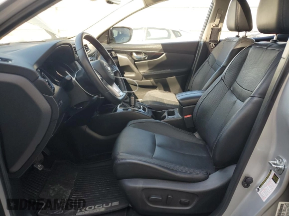 2017 Nissan Rogue S z VIN JN1BJ1CP9HW018335, wystawiony jako Copart lot #53440945 z przebiegiem 152 942 mil mil oraz Czysty tytuł • Clean title. Historia ofert i sprzedaży dostępna na DreamBid. Obrazek 7.