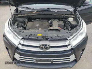 2017 Toyota Highlander XLE with VIN 5TDJZRFH5HS477446, listed as a Copart auction lot 60132215 with 58,830 mi miles and Salvage title. Bid and sale history available at DreamBid. Image 12.