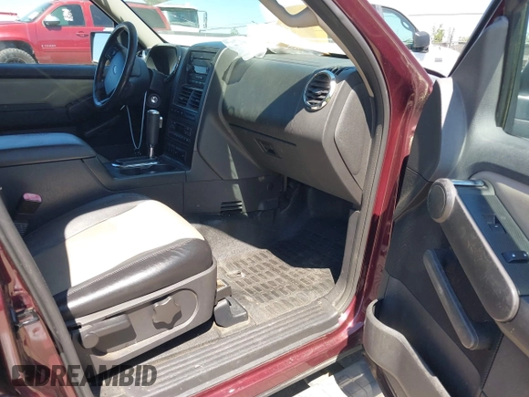 2007 Ford Explorer Sport Trac Limited with VIN 1FMEU33897UA01806, listed as a IAAI auction lot 42272416 with 82,418 mi miles and . Bid and sale history available at DreamBid. Image 5.