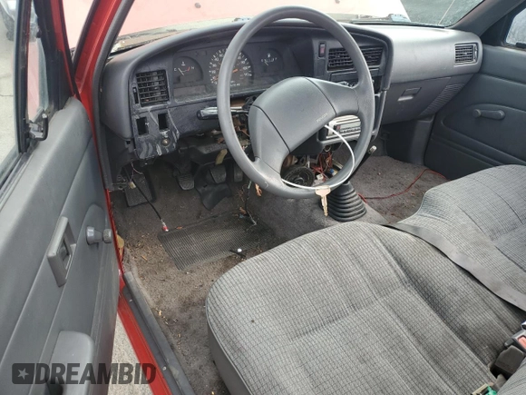 1990 Toyota Pickup DX с VIN JT4RN81P1L5069080, выставлен на аукционе Copart как лот 81606084 с пробегом 168 115 миль миль и Списание • Salvage title. История ставок и продаж доступна на DreamBid. Изображение 8.