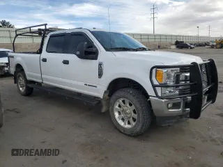2017 Ford F-350 Platinum z VIN 1FT7W3BT9HEE50606, wystawiony jako Copart lot #49732065 z przebiegiem 145 614 mil mil oraz Szkoda całkowita • Salvage title. Historia ofert i sprzedaży dostępna na DreamBid. Obrazek 4.