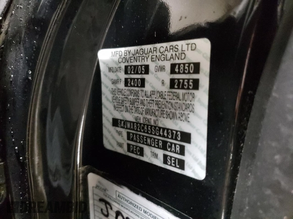 2005 Jaguar XJ Vanden Plas z VIN SAJWA82C65SG44373, wystawiony jako Copart lot #84091444 z przebiegiem 141 993 mil mil oraz Szkoda całkowita • Salvage title. Historia ofert i sprzedaży dostępna na DreamBid. Obrazek 12.
