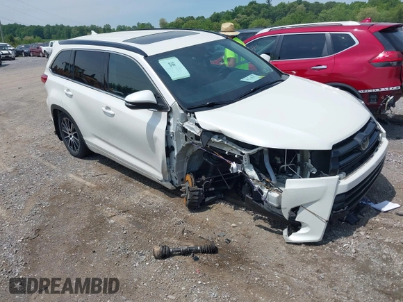 2018 Toyota Highlander SE z VIN 5TDJZRFH2JS547586, wystawiony jako IAAI lot #42219473 z przebiegiem 93 873 mil mil oraz . Historia ofert i sprzedaży dostępna na DreamBid. Obrazek 1.