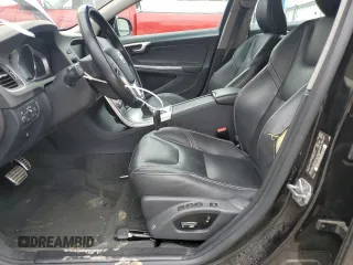 2017 Volvo S60 Dynamic z VIN YV126MFL2H2439758, wystawiony jako Copart lot #59718545 z przebiegiem 54 857 mil mil oraz Szkoda całkowita • Salvage title. Historia ofert i sprzedaży dostępna na DreamBid. Obrazek 7.