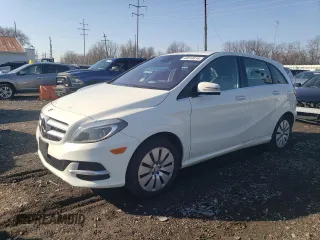 2015 Mercedes-Benz B with VIN WDDVP9AB3FJ005059, listed as a Copart auction lot 44514014 with 71,262 mi miles. Bid and sale history available at carsss.com. Image 1.