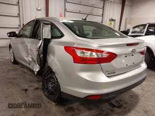 2012 Ford Focus SE z VIN 1FAHP3F21CL463704, wystawiony jako IAAI lot #42246436 z przebiegiem 234 474 mil mil oraz . Historia ofert i sprzedaży dostępna na DreamBid. Obrazek 3.