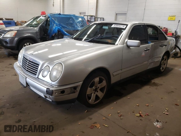 1999 Mercedes-Benz E-Class with VIN WDBJF82H4XX021888, listed as a Copart auction lot 83069274 with 173,198 mi miles and Salvage Title. Bid and sale history available at carsss.com. Image 1.