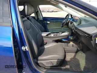 2022 Kia EV6 Wind z VIN KNDC3DLCXN5068642, wystawiony jako IAAI lot #41774075 z przebiegiem 17 632 mil mil oraz . Historia ofert i sprzedaży dostępna na DreamBid. Obrazek 5.