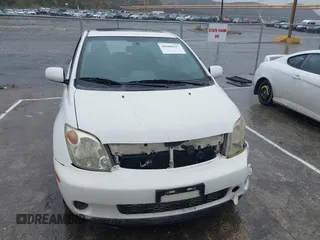 2005 Scion xA z VIN JTKKT624X50089997, wystawiony jako IAAI lot #41686627 z przebiegiem 213 343 mil mil oraz . Historia ofert i sprzedaży dostępna na DreamBid. Obrazek 12.